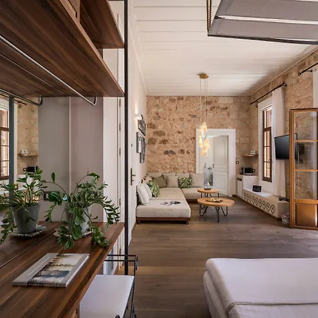 Готель Ambassadors Boutique 5*