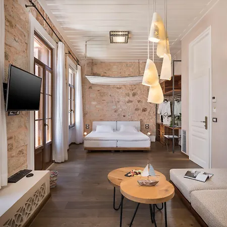 Готель Ambassadors Boutique 5*