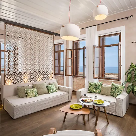 Готель Ambassadors Boutique 5*