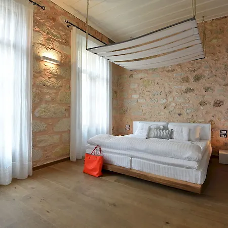 Ambassadors Boutique Hotel