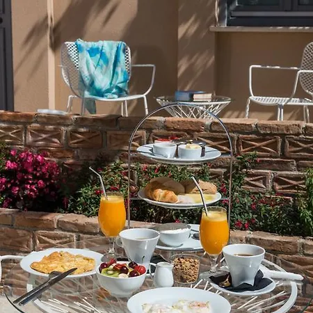 Ambassadors Boutique Hotel