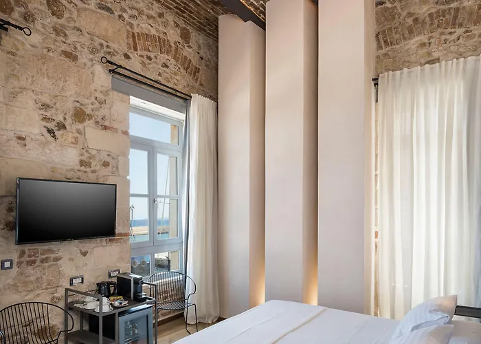 Ambassadors Boutique Hotel 5*