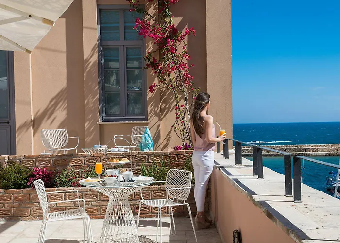 Ambassadors Boutique Hotel